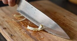 knife squeaks indicate dullness