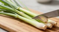 trim slice prepare lemongrass